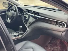 2021 Toyota Camry 2.5G Luxury, чёрный — фото 14