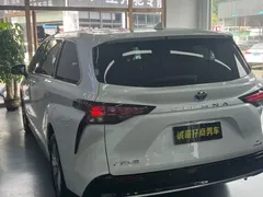 2023 Toyota Sienna 2.5L Hybrid Luxury, белый — фото 11