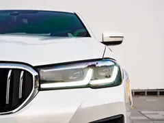 2022 BMW 5 Series 525Li M Sport Package, белый — фото 2