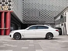 2022 BMW 5 Series 525Li M Sport Package, белый — фото 3