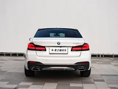 2022 BMW 5 Series 525Li M Sport Package, белый — фото 4