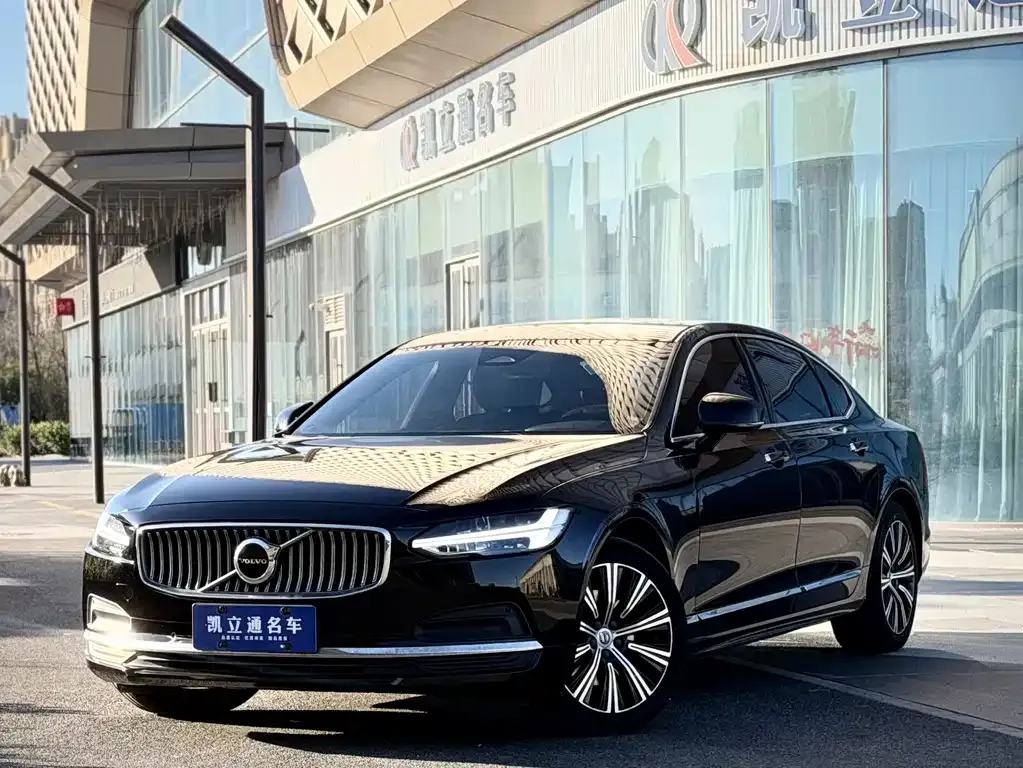 2022 Volvo S90