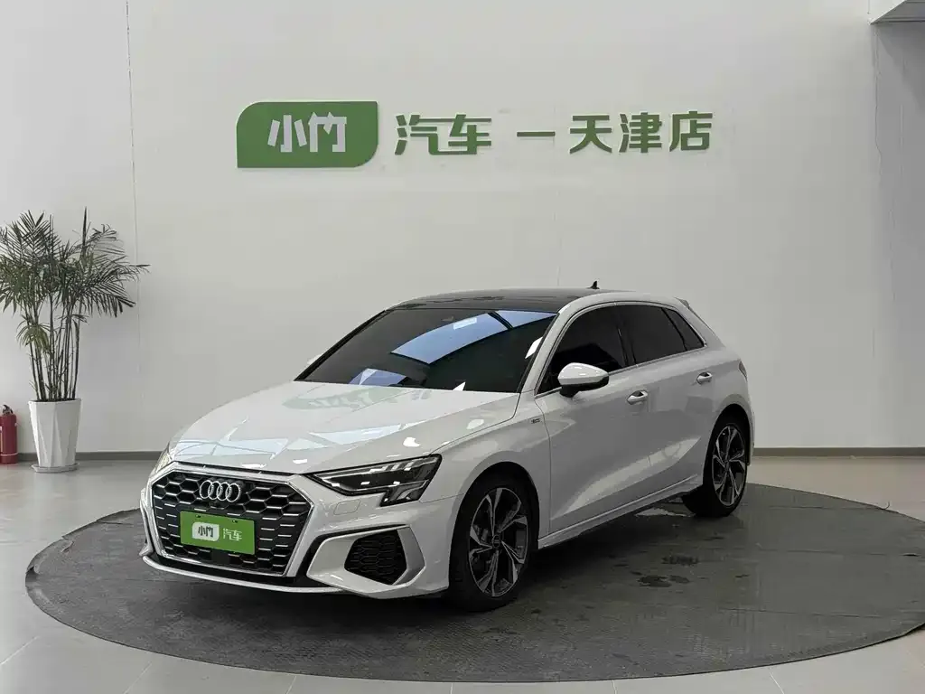2022 Audi A3 Sportback 35 TFSI Luxury Sport