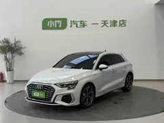 2022 Audi A3 Sportback 35 TFSI Luxury Sport, белый — фото 1