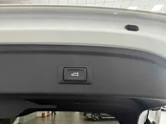 2022 Audi A3 Sportback 35 TFSI Luxury Sport, белый — фото 11