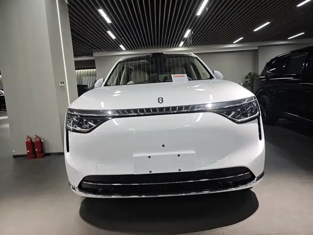 2025 Aito M8 EREV Max 37kWh 6-seat 192-line LiDAR