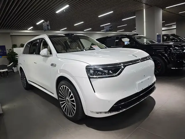 2025 Aito M8 EREV Max 37kWh 6-seat 192-line LiDAR