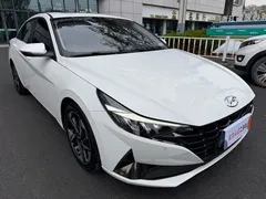 2023 Hyundai Elantra 1.5L CVT LUX Premium, белый — фото 3