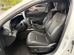 2023 Hyundai Elantra 1.5L CVT LUX Premium, белый — фото 6