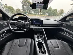 2023 Hyundai Elantra 1.5L CVT LUX Premium, белый — фото 7