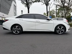 2023 Hyundai Elantra 1.5L CVT LUX Premium, белый — фото 14