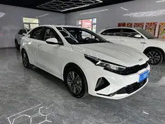 2023 Kia Cerato 1.5L CVT Luxury, белый — фото 3