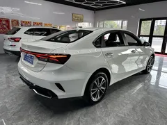 2023 Kia Cerato 1.5L CVT Luxury, белый — фото 5