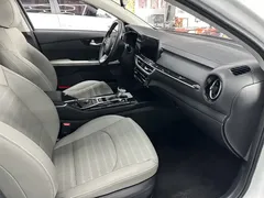 2023 Kia Cerato 1.5L CVT Luxury, белый — фото 7