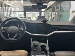 2021 Volkswagen Touareg 2.0TSI, синий — фото 9