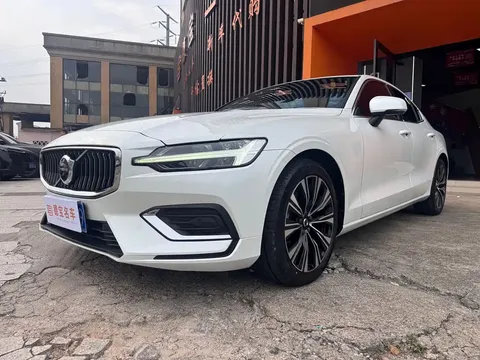 2024 Volvo S60 B4 Luxury