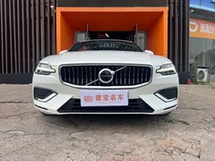 2024 Volvo S60 B4 Luxury, белый — фото 2