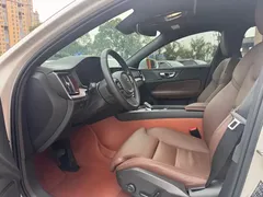 2024 Volvo S60 B4 Luxury, белый — фото 4