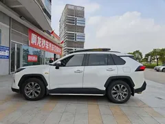 2023 Toyota RAV4 2.0L CVT 2WD 20th Anniversary Platinum, белый — фото 3