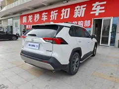 2023 Toyota RAV4 2.0L CVT 2WD 20th Anniversary Platinum, белый — фото 5