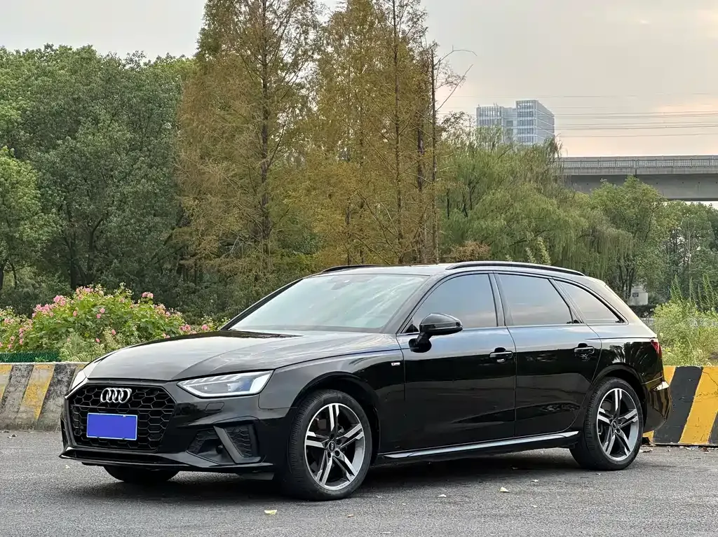 2022 Audi A4 Avant 40 TFSI Fashion Sport
