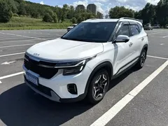 2023 Kia Seltos 1.5L CVT Premium, белый — фото 1