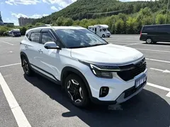 2023 Kia Seltos 1.5L CVT Premium, белый — фото 4