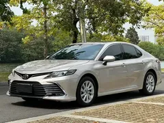 2021 Toyota Camry 2.0G Luxury, белый — фото 1
