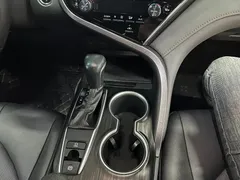 2021 Toyota Camry 2.0G Luxury, белый — фото 11