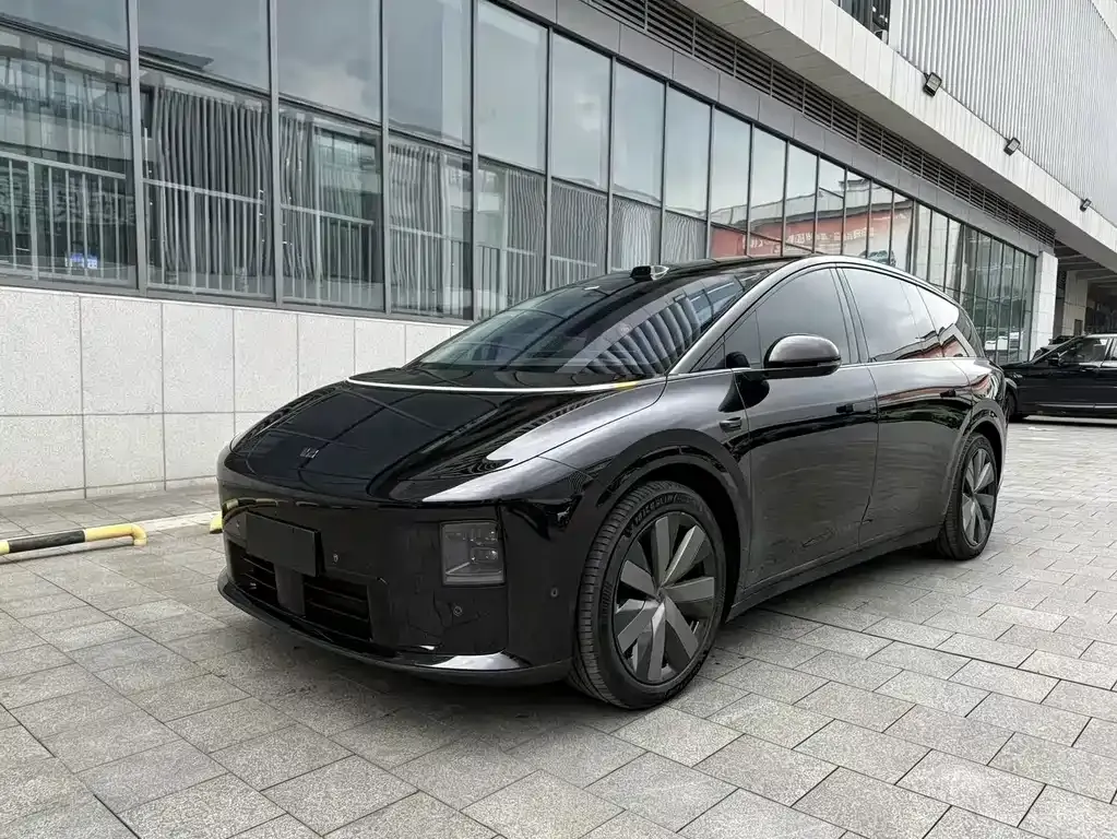 2025 Li Auto i8 Standard