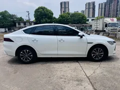 2024 BYD Qin PLUS Honor DM-i PHEV 55km Leading, белый — фото 4
