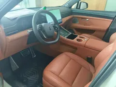 2025 Aito M5 EREV Ultra 2WD, белый — фото 4