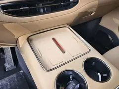 2026 Hongqi HQ9 2.0T 4WD Premium — фото 12