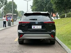 2023 Toyota Highlander 2.5L Hybrid 4WD Luxury 7-seat, чёрный — фото 5