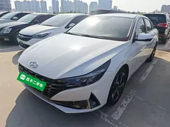 2021 Hyundai Elantra 1.5L CVT LUX Premium, белый — фото 2