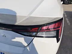 2021 Hyundai Elantra 1.5L CVT LUX Premium, белый — фото 8