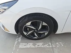 2021 Hyundai Elantra 1.5L CVT LUX Premium, белый — фото 23
