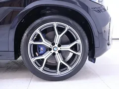 2023 BMW X6 Premium M Sport Package, чёрный — фото 6
