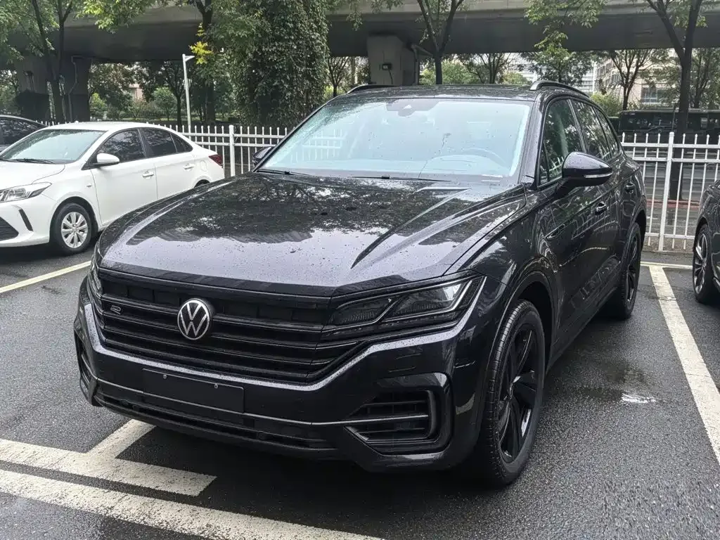2022 Volkswagen Touareg 3.0TSI Black Sport Package