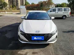 2021 Hyundai Elantra 1.5L CVT LUX Premium, белый — фото 2