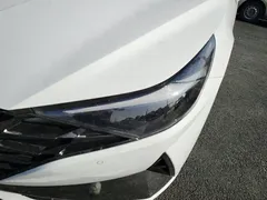 2021 Hyundai Elantra 1.5L CVT LUX Premium, белый — фото 5