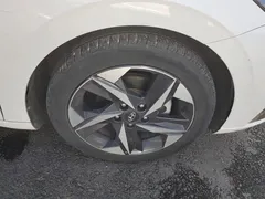 2021 Hyundai Elantra 1.5L CVT LUX Premium, белый — фото 6