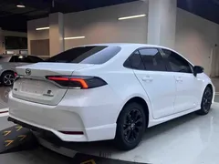 2021 Toyota Corolla TNGA 1.5L CVT GR Sport, белый — фото 6