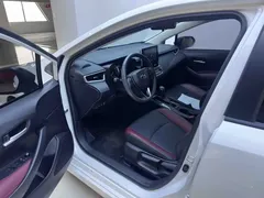 2021 Toyota Corolla TNGA 1.5L CVT GR Sport, белый — фото 9