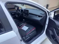 2021 Toyota Corolla TNGA 1.5L CVT GR Sport, белый — фото 11