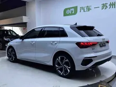 2022 Audi A3 Sportback 35 TFSI Luxury Sport, белый — фото 4