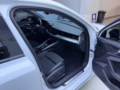 2022 Audi A3 Sportback 35 TFSI Luxury Sport, белый — фото 11