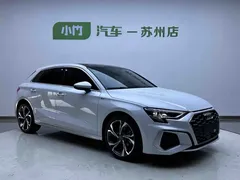 2022 Audi A3 Sportback 35 TFSI Luxury Sport, белый — фото 3