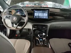 2024 BYD Qin PLUS Honor DM-i PHEV 55km Leading, чёрный — фото 10