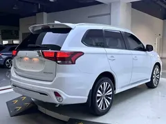 2021 Mitsubishi Outlander 2.0L 2WD 5, белый — фото 6